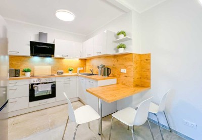 Attraktive 3-RW mit West-Balkon* frisch saniert* EBK* Bad mit Dusche* moderne Möblierung* zentral*