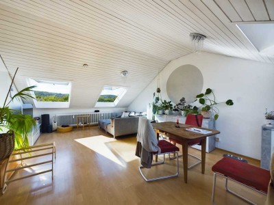 Charmante Dachgeschosswohnung mit Wohlfühlfaktor - 3+1 Zimmer in heller, offener Atmosphäre