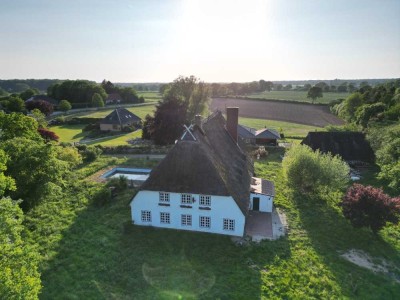 Romantik unterm' Reetdach! Stilecht renoviertes ehemaliges Bauernhaus ohne Denkmalschutzauflagen!