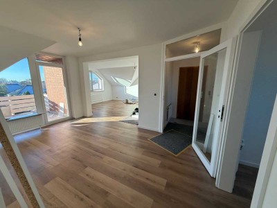 Helle, komplett renovierte 3 (4)-Zimmer-Wohnung mit Balkon und schöner Aussicht in Sarstedt