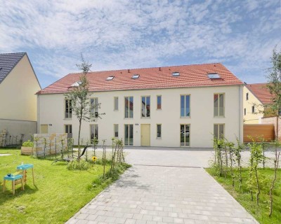 sofort verfügbar: elbnahe 5-Raum-Wohnung mit Balkon im Grünen