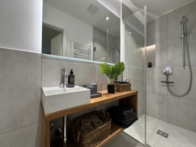 Möblierte und frisch modernisierte Wohnung in Stuttgart-West + EBK, FBH, uvm.