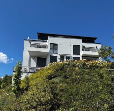 Exklusive, neuwertige 2-Raum-Wohnung mit geh. Innenausstattung mit Balkon und EBK in Kirchen (Sieg)