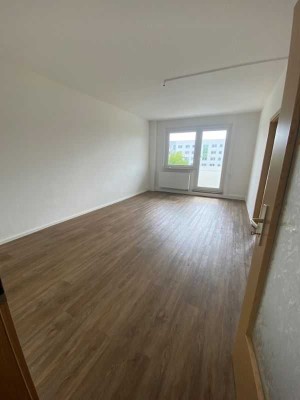 Bezugsfertige 2 Raum Wohnung mit Dusche und Balkon!