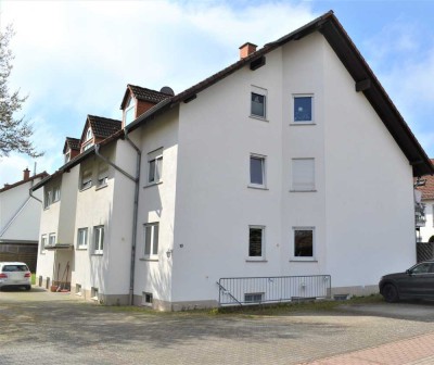 Schöne Eigentumswohnung im Obergeschoss mit Balkon im 9 Familienhaus