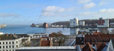 Helle 3-Zimmer-Wohnung mit Fördeblick, Balkon zum ruhigen Innenhof inkl. PKW-Stellplatz