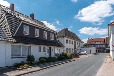 Zentrale Doppelhaushälfte mit zwei schönen Wohneinheiten