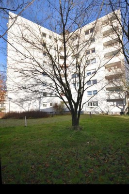 KAPITALANLAGE im Herzen von D-HOLTHAUSEN! 3-Raum-Wohnung mit Loggia und Aufzug