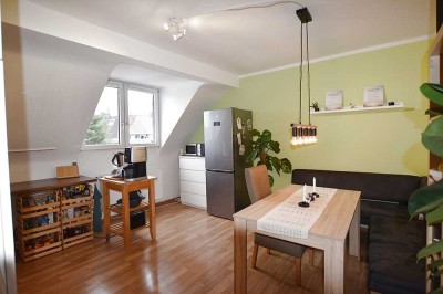 Wie gemacht für das erste Nest – helle 3-Zimmer Dachgeschoss-Wohnung in schönem Altbau