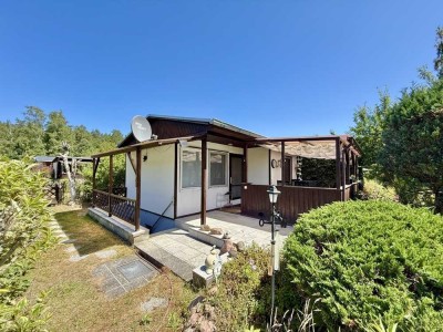 Kleiner Bungalow zum Verlieben – voll ausgestattet mit Keller, Pool und Erholungsgrundstück in Ei...