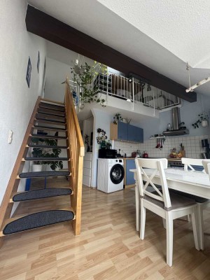 Helle Maisonette-Wohnung mit Balkon, Einbauküche und Duplexgarage