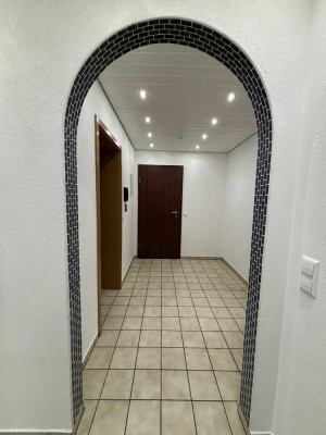 Helle 3-Zimmer-Wohnung mit Balkon, Einbauküche und Garage in Backnang zu vermieten