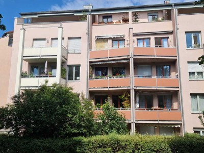 Schöne 2-Zimmer-Küche-Bad Wohnung direkt am Schmutterpark