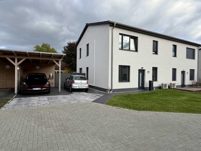 Modernes und energieeffizientes Neubauhaus mit 5 Zimmern und Carport in Wendisch Rietz