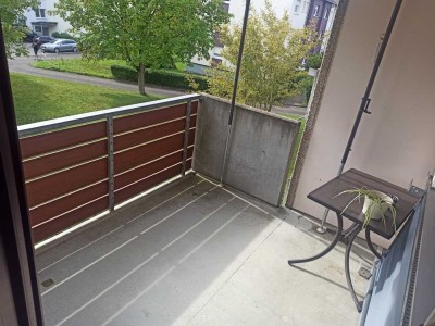 Schön gepflegte 3-Zimmer-Wohnung in Manzen, mit Balkon und Tiefgaragenstellplatz.