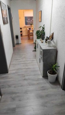 Freundliche 5-Raum-Wohnung mit EBK und Balkon in Wilhelmsthal