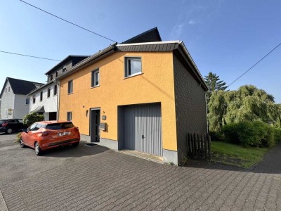 gepflegte Doppelhaushälfte mit Terrasse und Garage