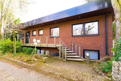 Stilvoller Flachdach-Bungalow mit großzügigem Raumkonzept und Wintergarten