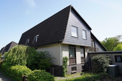 * Architektenhaus mit großem Dachstudio * - DHH mit Teilkeller u. Garage in Burgdorf/Weststadt