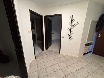 Schöne 2,5-Zimmer-Erdgeschosswohnung mit Terrasse und Einbauküche in Stuttgart