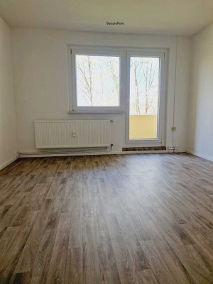 Familienfreundliche 4 - Raumwohnung mit Balkon zu vermieten! Kita und Schule vor Ort!