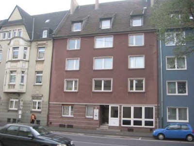 Ansprechende und vollständig renovierte 2-Raum-DG-Wohnung mit Balkon und EBK in Witten