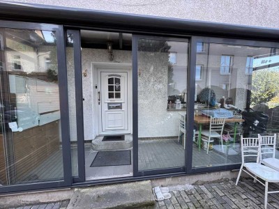 Großzügige, modernisierte 4-Zimmer-Wohnung mit Wintergarten und Einbauküche in Mülheim