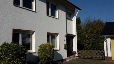 Vollständig renovierte 3-Raum-Wohnung 60 m² mit PKW Einstellplatz und Gartenmitbenutzung in Essen