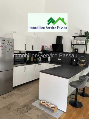 Moderne 3-Zimmer-Wohnung mit Südbalkon, 2 Stellplätzen und Einbauküche.