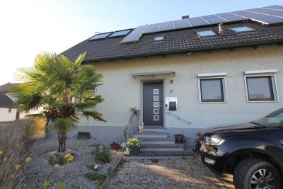 Wohnhaus auf großzügigem Grundstück mit 3 Garagen