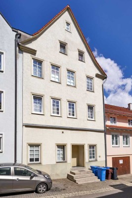 Freundliche Altbauwohnung in zentraler Lage – eine schöne Investitionsmöglichkeit