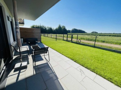 Hochwertige 2-Zimmerwohnung im Erdgeschoss mit Garten, Küche, Tiefgarage und Stellplatz!