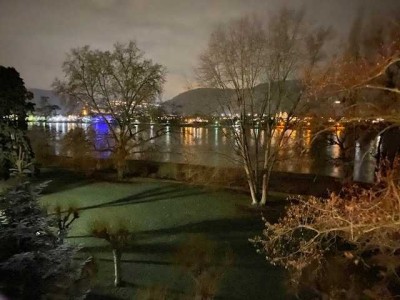 Luxuswohnung in einem der schönsten Häuser in wunderbarer Lage direkt am Rhein