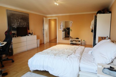 Altbau-Eigentumswohnung mit 3 Zimmern im Herzen von Mülln -