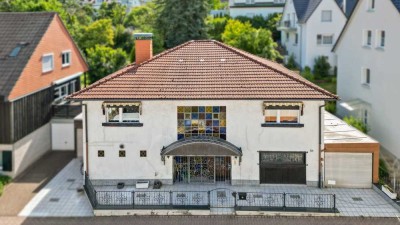Charaktervolles Einzelobjekt mit eindrucksvollem Burgenblick und schön angelegtem Garten