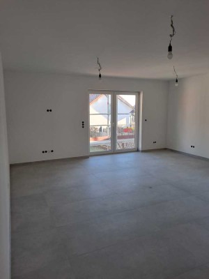 Erstbezug mit Balkon: Freundliche 4-Zimmer-Wohnung mit gehobener Innenausstattung in Au am Rhein