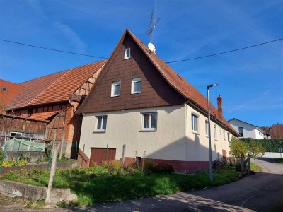 *Gleich einziehen!* Gepflegtes Bauernhaus, DG weiter ausbaufähig! Gewölbekeller u. mit ehem. Stall!