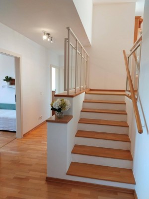 möblierte Neubau-Wohnung in bester Ruhelage, mit Ausblick / WG tauglich