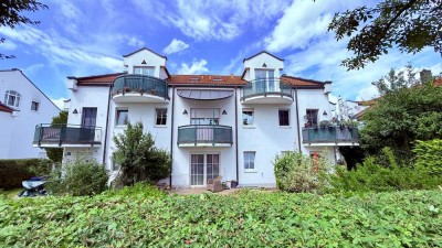 ... AIGNER - gepflegte Wohnung im 1.OG mit Balkon und EBK in schöner Umgebung ...