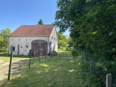 Charmantes Haus mit malerischem Grundstück, Scheune und Obstbäumen in Kleinbeeren