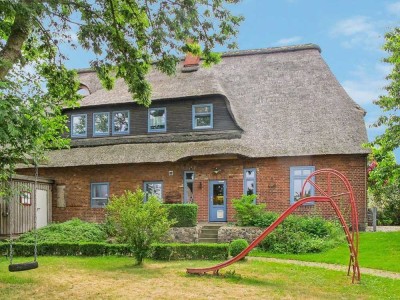 Landleben pur: Fachwerkhaus unter Reet mit vielfältigen Nutzungsmöglichkeiten in Dreggers