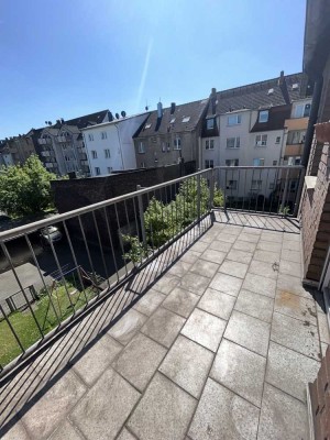 4-Zimmer Wohnung mit Balkon, WBS erforderlich