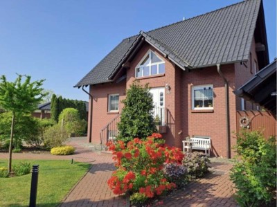 Attraktives Einfamilienhaus mit großem Grundstück in ruhiger Lage von Tettau – ab sofort verfügbar