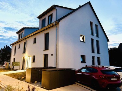 Neuwertige und sehr moderne 3,5-Zimmer-Wohnung mit Dachterrasse und Stellplatz in Neuweiler
