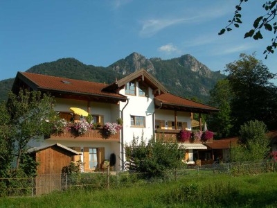 Schöne 4-Zimmer-Maisonette-Wohnung mit Balkon und Einbauküche in Nußdorf/Inn