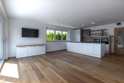 Neuwertige Gartenwohnung in zentraler Lage ( 06117 )
