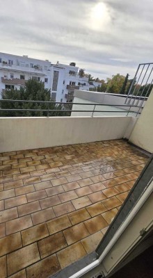 Helle 3- Zimmerwohnung in Frankfurt-Oberrad im 3. Stock zu vermieten