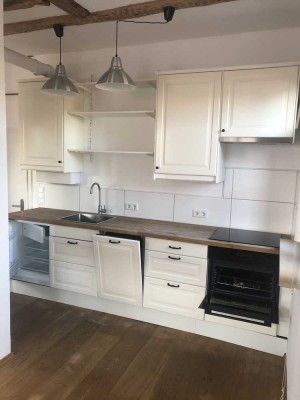 Schöne 2 Zimmer Wohnung mit Balkon in Stein,  Parkettboden, renovierter Altbau