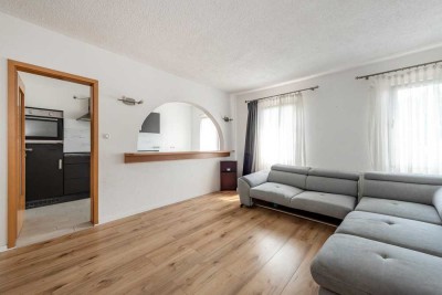 Schuch Immobilien - Wohn- und Geschäftshaus in Biebrich mit 2 Wohnungen u ehem. Gaststätte