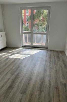 Mit Balkon und Dusche!
